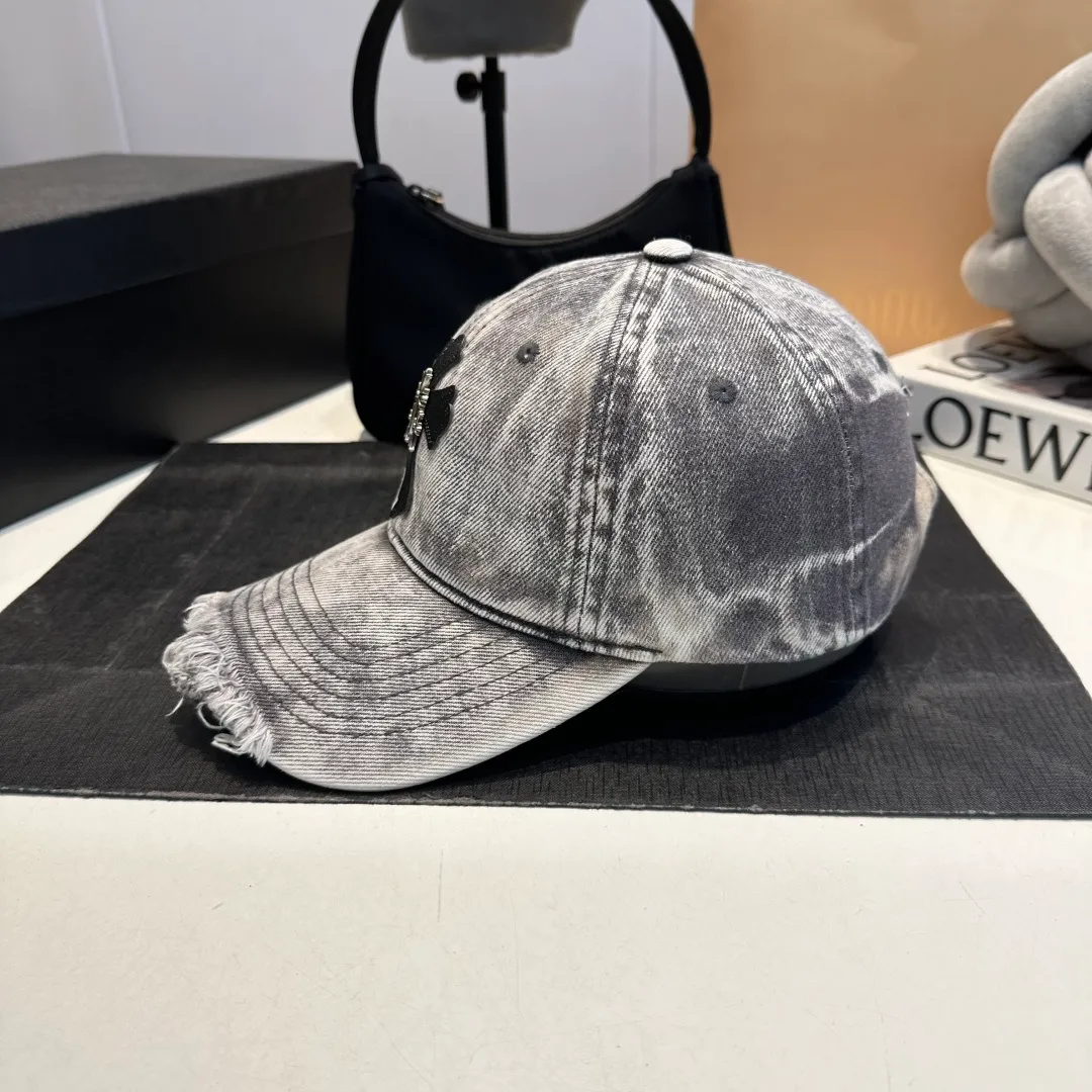 P60 Croxin's new denim denim baseball cap. Washed twill denim baseball cap. Newly launched washed denim series, casual and versatile. An artifact for spring and summer wardrobe matching.